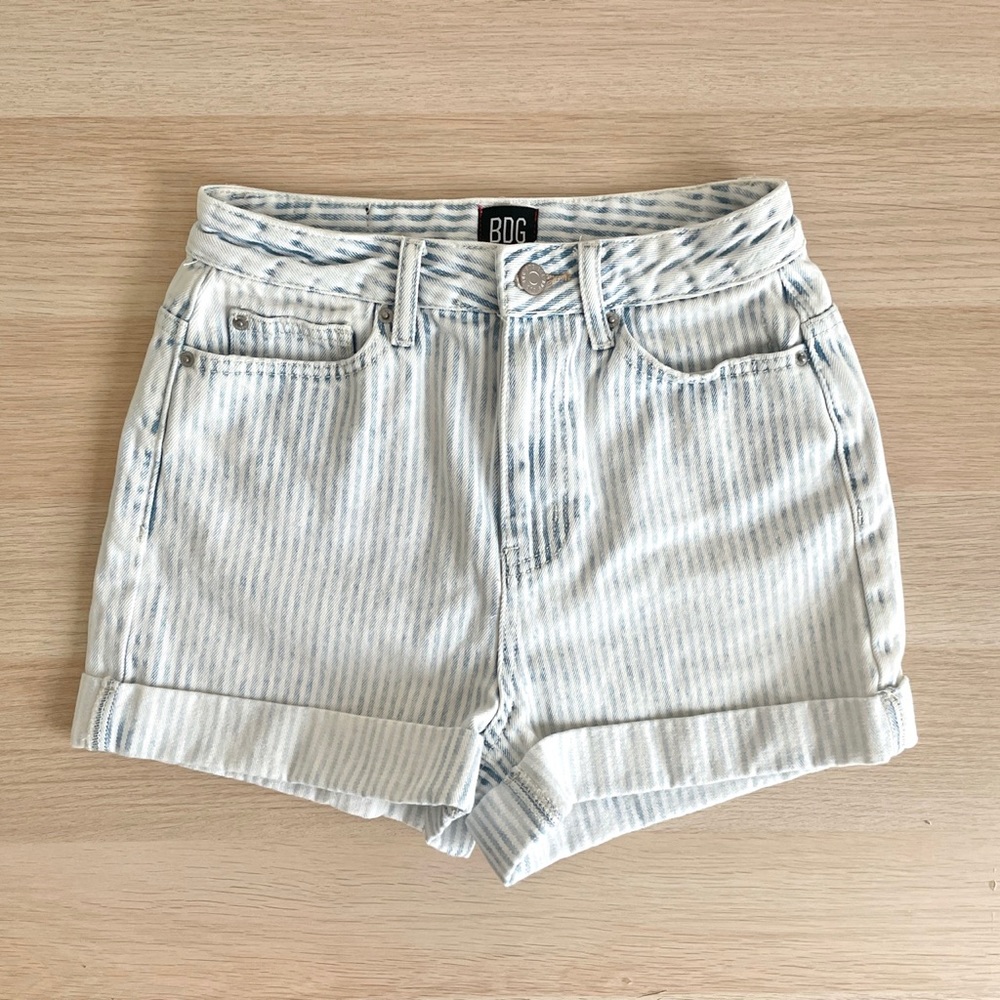BDG High Waisted Mom Short
